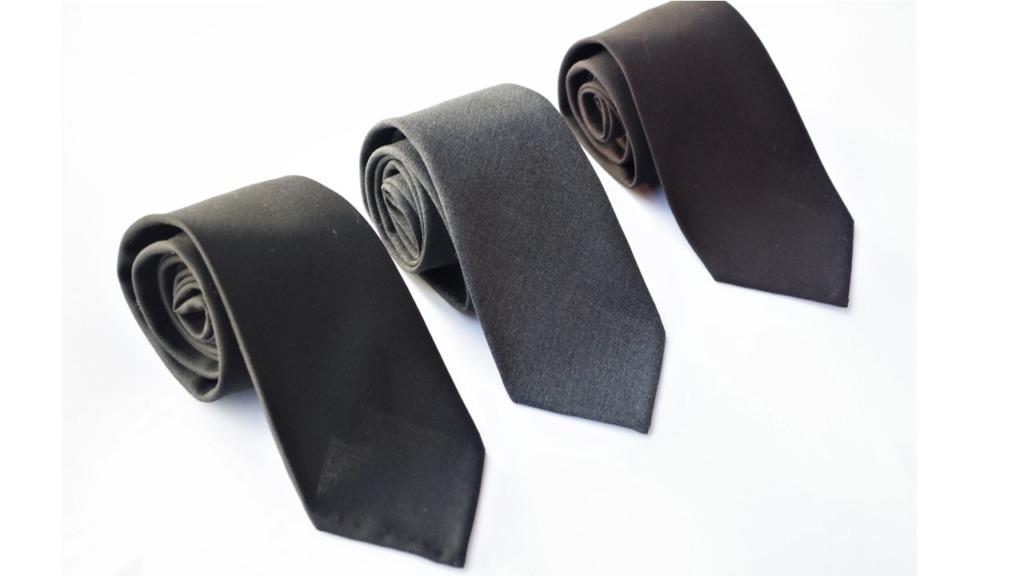 左:ブラック 中:グレー 右:ブラウン